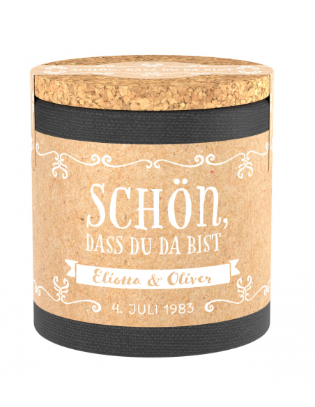 Runde Dose mit Korkdeckel. Aufdruck: „Schön, dass du da bist.“ Darunter: „Sweet Tonka Kiss“