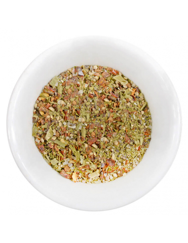 Weiße Schale mit grob gemischten grünen, orangen und beigen Gewürzstückchen.