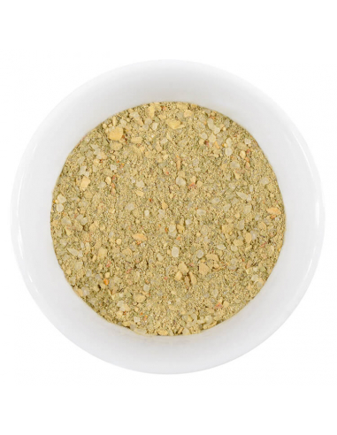 Schale mit fein gemahlenem, gelblich-grünem Bratfisch-Gewürzsalz.