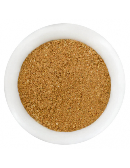 Weiße Schale mit feinem, hellbraunem Gewürzpulver.