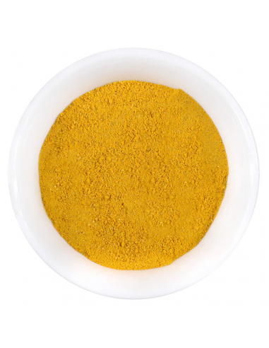 Schale mit gelbem Currypulver