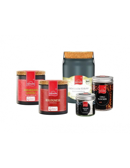 Pasta Gewürzset mit fünf Gewürzen in unterschiedlichen Farben stehen vor einem weißen Hintergrund.