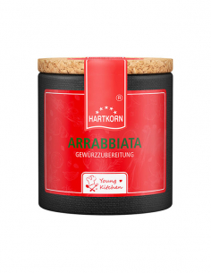 Pappdose mit Korkdeckel und rotem Etikett, beschriftet mit „Arrabbiata“.