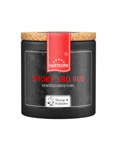 Pappdose mit Korkdeckel und dunkelgrauem Etikett, beschriftet mit „Smoky BBQ Rub“.