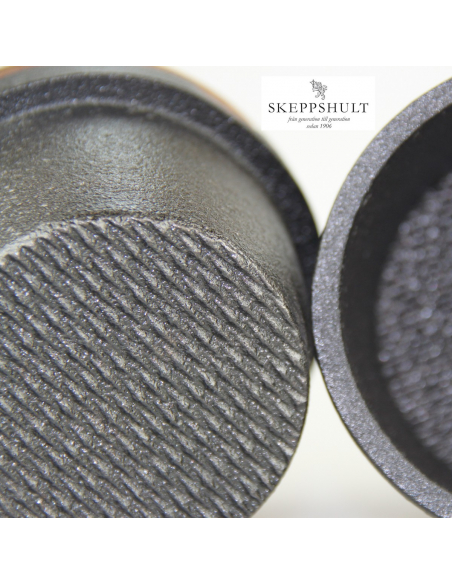 Nahaufnahme des Mörserbodens mit rauer Reibfläche.