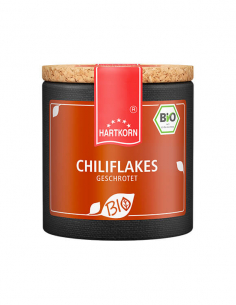 Dunkle Pappdose mit orangefarbenem Etikett und Bio Siegel, Aufschrift ‚chiliflakes geschrotet