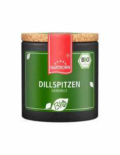 Dunkle Pappdose mit grünem Etikett, Aufschrift ‚DILLSPITZEN GEREBELT‘ und Bio-Siegel