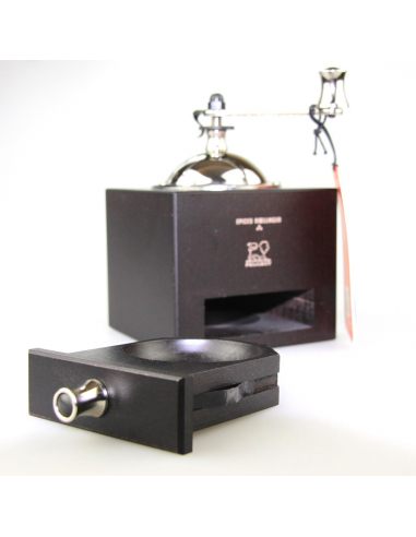 Blick ins Innere des Mahlwerks mit abgenommener Bodenplatte.