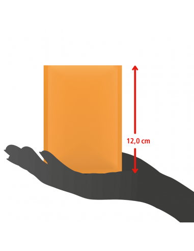 Eine orangefarbene Verpackung steht auf einer ausgestreckten Handfläche. Daneben ein roter Pfeil mit der Höhenangabe „12,0 cm“.