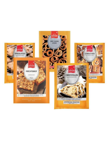 Fünf bunte Beutel mit verschiedenen weihnachtlichen Backmischungen, jeweils mit Bild des fertigen Gebäcks vorne.