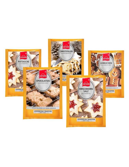 Fünf bunte Beutel mit verschiedenen weihnachtlichen Backmischungen, jeweils mit Bild des fertigen Gebäcks vorne.