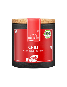 Schwarze Pappdose mit rotem Etikett, Aufschrift „CHILI“, Bio-Siegel.