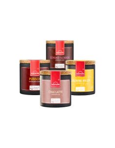 Getränke Gewürzset aus vier Pappdosen mit roten, rosa und gelben Etiketten – ansprechend arrangiert.