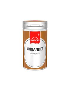 Gewürzdose mit grünem Etikett und rotem Deckel, Aufschrift „Koriander – gemahlen