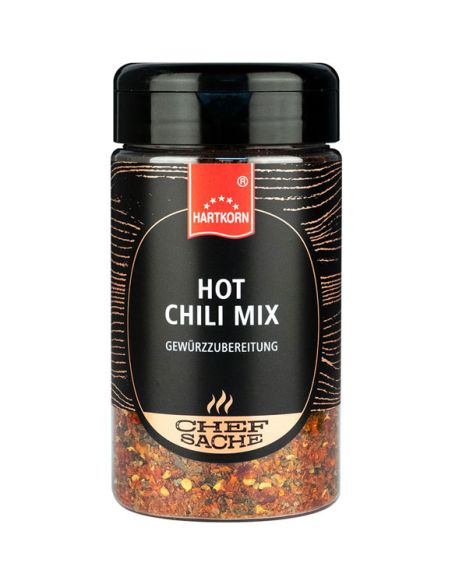 Schwarze Gewürzdose mit rotem Etikett und der Aufschrift „Hot Chili Mix“. Schwarze Gewürzdose mit rotem Etikett und der Aufschrift „Hot Chili Mix“.