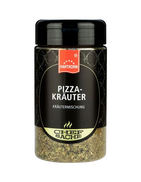 Eine schwarze Gewürzdose mit grün-schwarzem Etikett und der Aufschrift „Pizza-Kräuter – Kräutermischung“. Eine schwarze Gewürzdose mit grün-schwarzem Etikett und der Aufschrift „Pizza-Kräuter – Kräutermischung“.