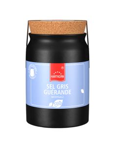 Schwarze Keramiktöpfchen mit der Aufschrift „SEL GRIS GUÉRANDE Meersalz“