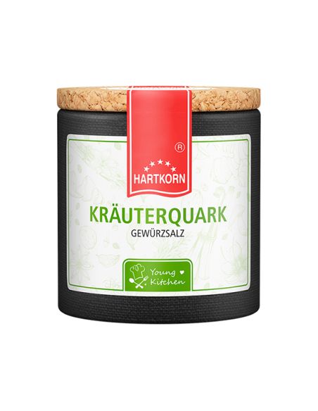 Eine grüne Pappdose mit Korkdeckel und rotem Etikett, mit der Aufschrift "Kräuterquark". Eine grüne Pappdose mit Korkdeckel und rotem Etikett, mit der Aufschrift "Kräuterquark".