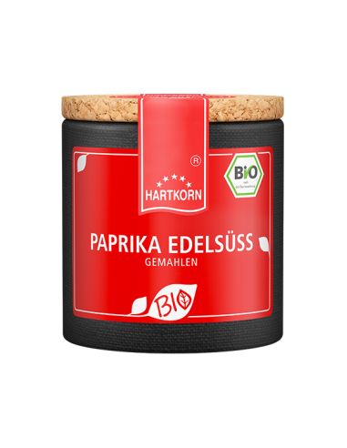 Rote Pappdose mit Korkdeckel und rotem Etikett, Aufschrift „Paprika edelsüß“.