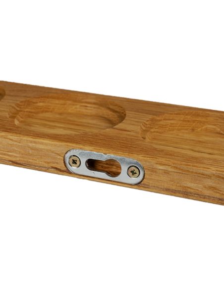 Detailaufnahme der Metallhalterung an der Rückseite des Gewürzboards, die das Aufhängen ermöglicht. Detailaufnahme der Metallhalterung an der Rückseite des Gewürzboards, die das Aufhängen ermöglicht.
