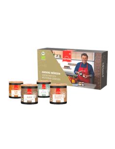 Eine Geschenkbox mit Thomas Anders. Davor stehen vier Pappdosen mit verschiedenen Etikettenfarben.