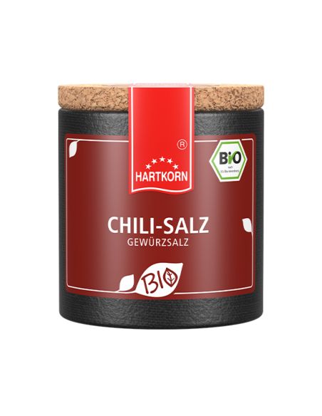 Dunkle Pappdose mit rotem Etikett, Aufschrift „CHILI-SALZ GEWÜRZSALZ“, BIO-Siegel oben rechts Dunkle Pappdose mit rotem Etikett, Aufschrift „CHILI-SALZ GEWÜRZSALZ“, BIO-Siegel oben rechts