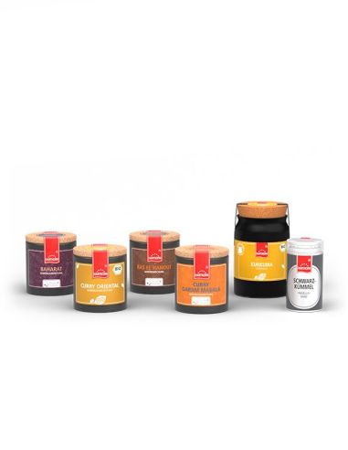 Orientalisches Gewürzset mit sechs Gewürzen  in kräftigen Farben wie Gelb, Rot und Schwarz.