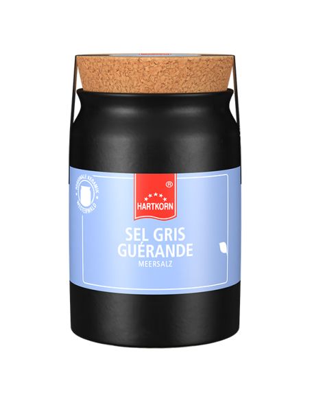 Schwarze Keramiktöpfchen mit der Aufschrift „SEL GRIS GUÉRANDE Meersalz“