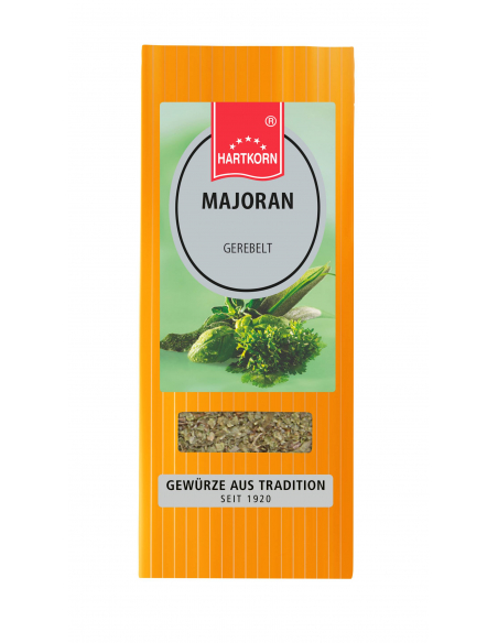 Flachbeutel mit der Aufschrift „MAJORAN Gerebelt“, dahinter grüne Kräuter mit glatten Blättern.