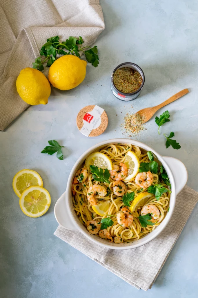 Zitronige Scampi-Spaghetti Aglio Olio e Peperoncino – Rezept mit Hartkorn Gewürzen