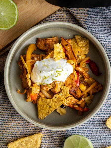 Tex-Mex Bowl mit Paprika, Chips, Limetten-Dip und Hartkorn Young Kitchen Tex Mex Gewürz