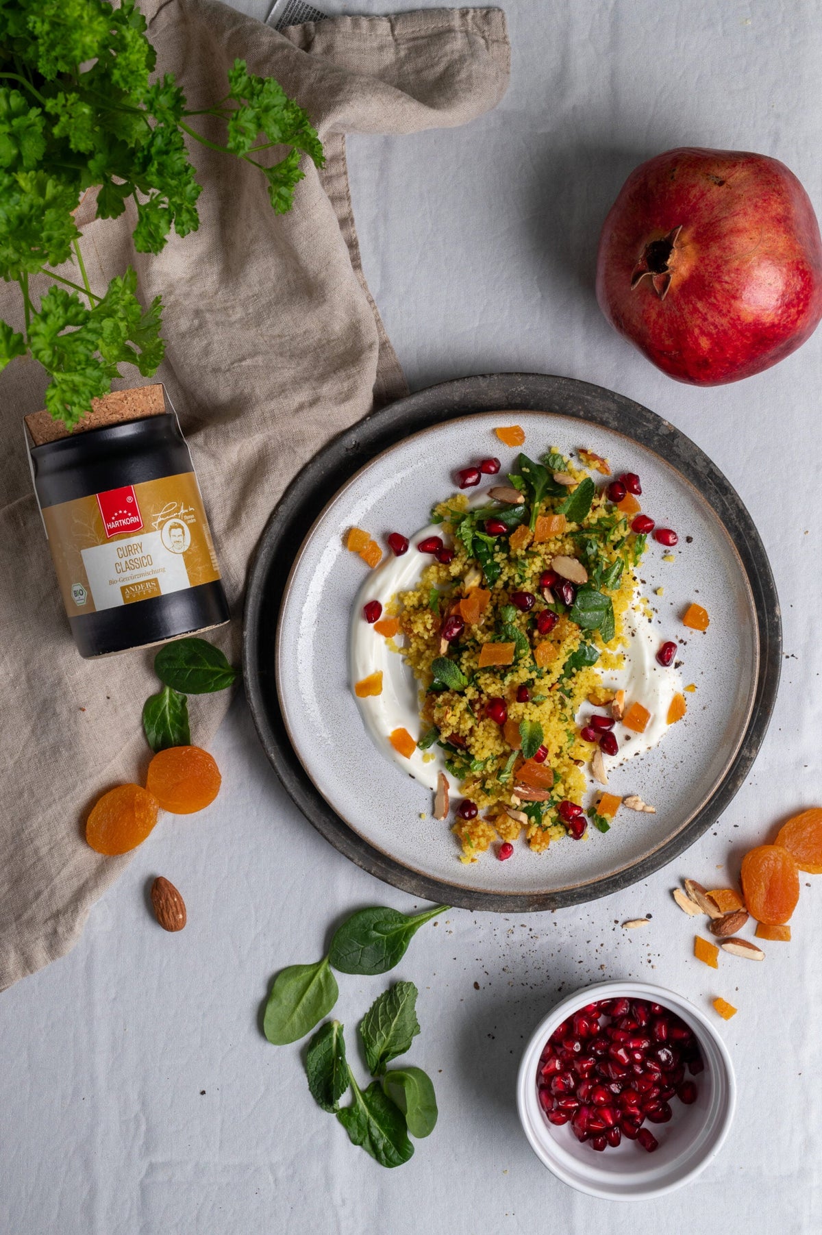 Curry Couscous-Salat mit Mandeln und Aprikosen