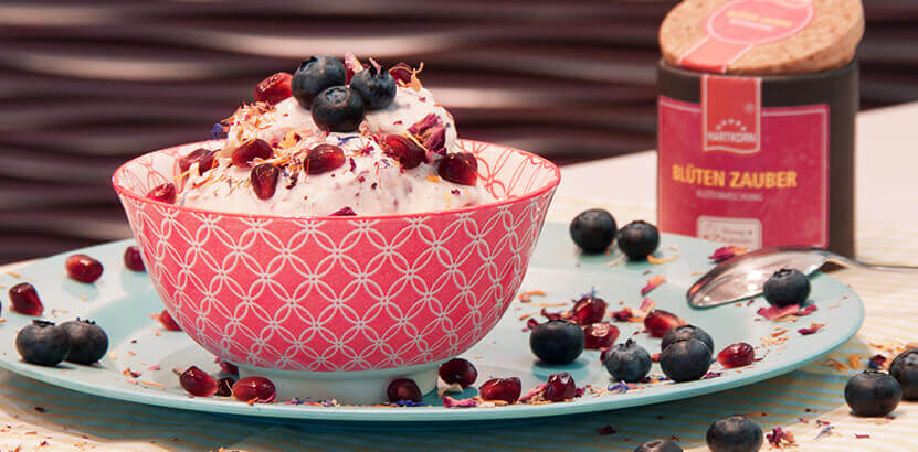 Frozen Yogurt mit Blüten Zauber