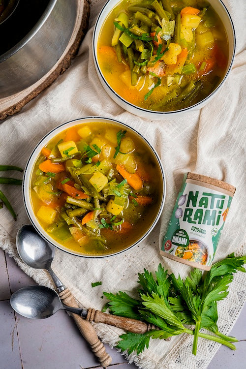 Klare Gemüsesuppe mit Bohnen