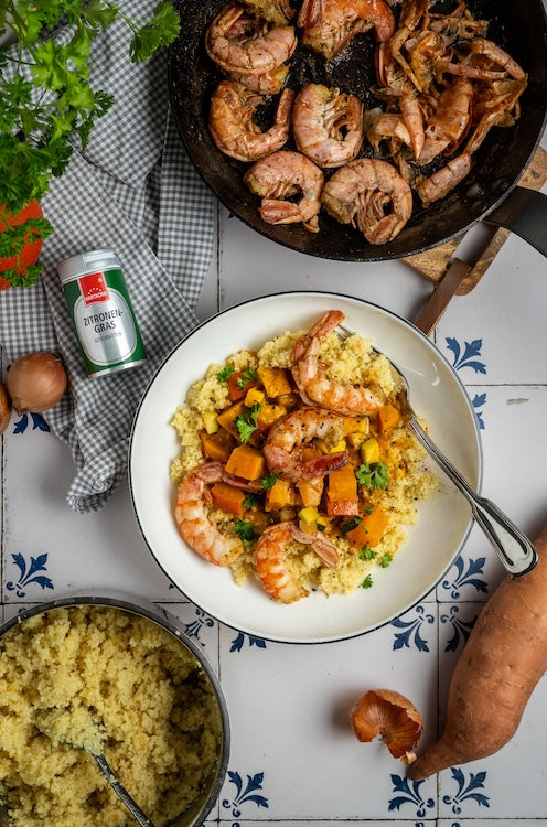 Kürbis-Süßkartoffel-Curry mit Garnelen und Zitronengras
