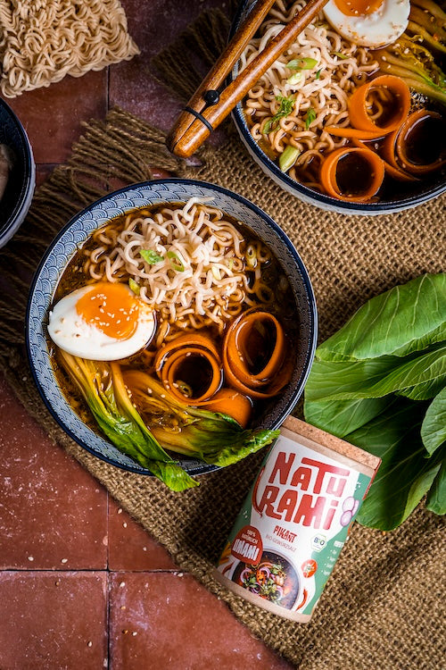Scharfe Ramen-Style-Suppe mit Ingwer & Knoblauch