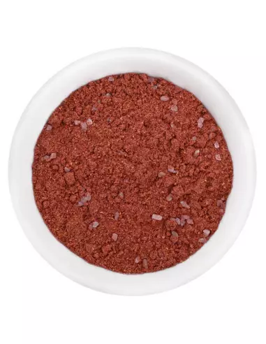 Violett-rotes Purple Currypulver mit groben Salzstückchen in weißer Schale, von oben fotografiert